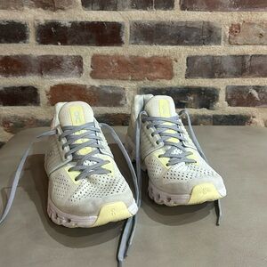 ONCLOUD tennis shoes